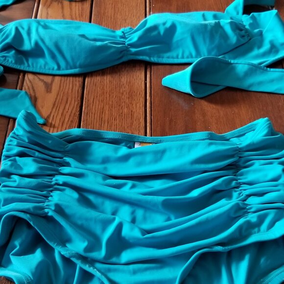 Women's swimwear - Picture 1 of 4